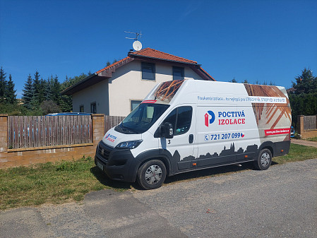 Zvýšení vrstvy stávající izolace rodinného domu na Vysočině